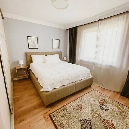 Lovely Apt In איסטמבול