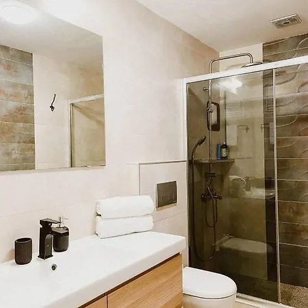 Lovely Apt In דירה *